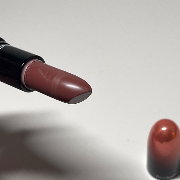 READ NEW RARE MAC love me lipstick full size in 409 Coffee & Cigs Discontinued - Picture 6 of 7